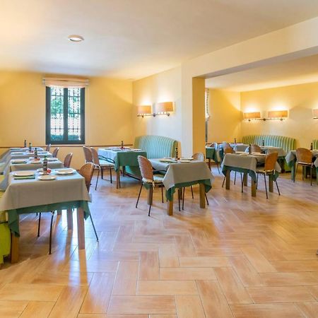 Apartaments Suites Sant Jordi Montbrio del Camp Ngoại thất bức ảnh
