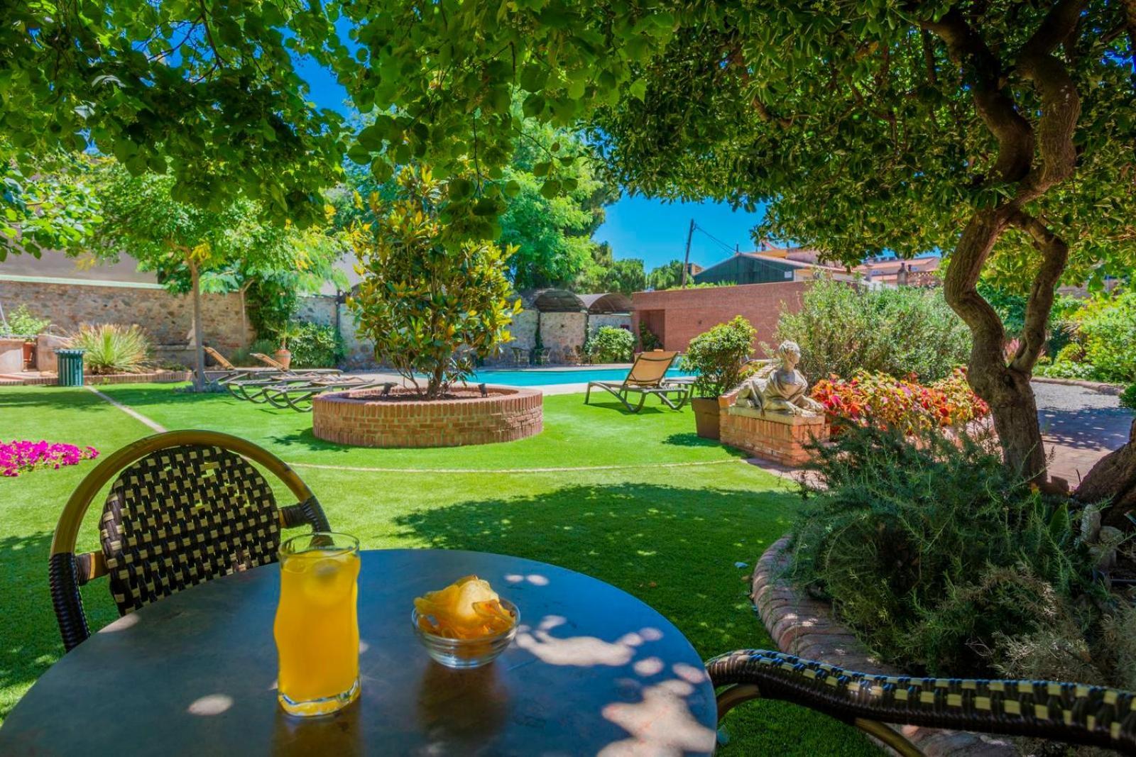 Apartaments Suites Sant Jordi Montbrio del Camp Ngoại thất bức ảnh