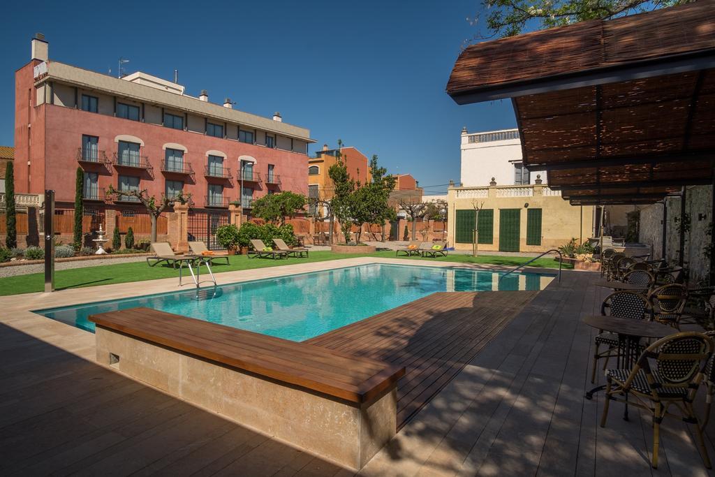 Apartaments Suites Sant Jordi Montbrio del Camp Ngoại thất bức ảnh