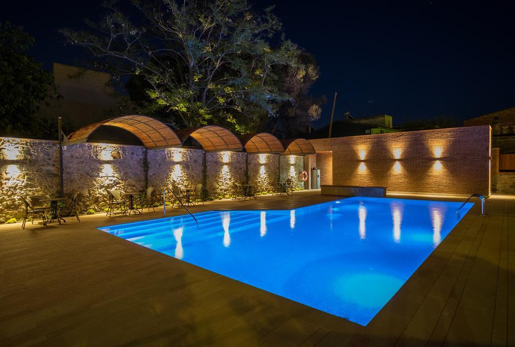 Apartaments Suites Sant Jordi Montbrio del Camp Ngoại thất bức ảnh