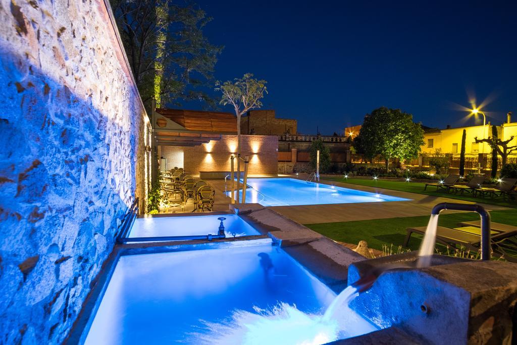 Apartaments Suites Sant Jordi Montbrio del Camp Ngoại thất bức ảnh