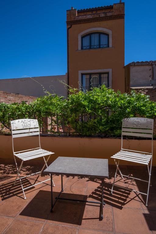 Apartaments Suites Sant Jordi Montbrio del Camp Ngoại thất bức ảnh