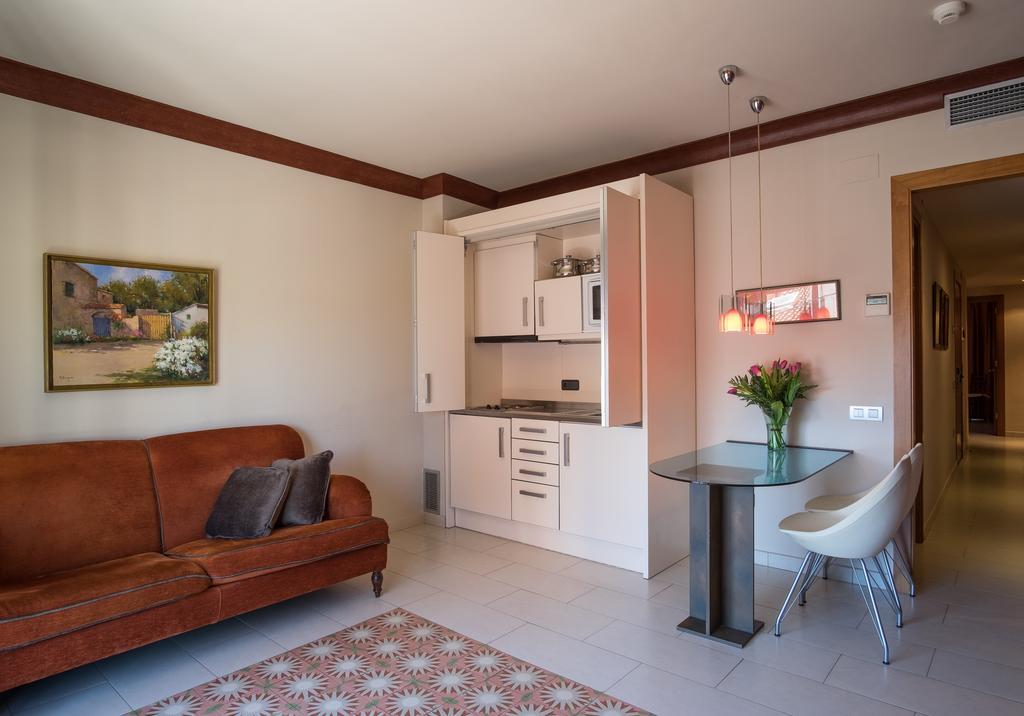 Apartaments Suites Sant Jordi Montbrio del Camp Ngoại thất bức ảnh
