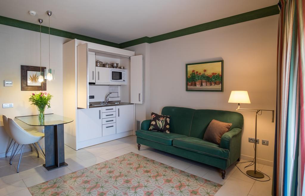 Apartaments Suites Sant Jordi Montbrio del Camp Ngoại thất bức ảnh