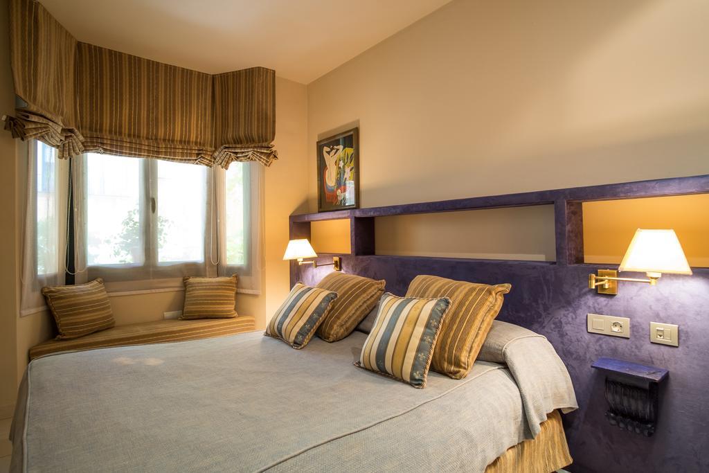Apartaments Suites Sant Jordi Montbrio del Camp Ngoại thất bức ảnh