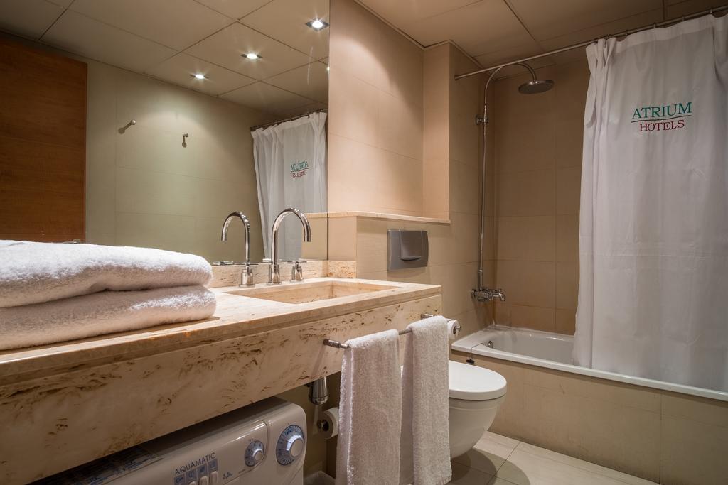 Apartaments Suites Sant Jordi Montbrio del Camp Ngoại thất bức ảnh