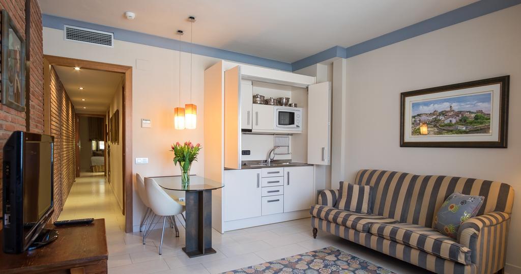 Apartaments Suites Sant Jordi Montbrio del Camp Ngoại thất bức ảnh