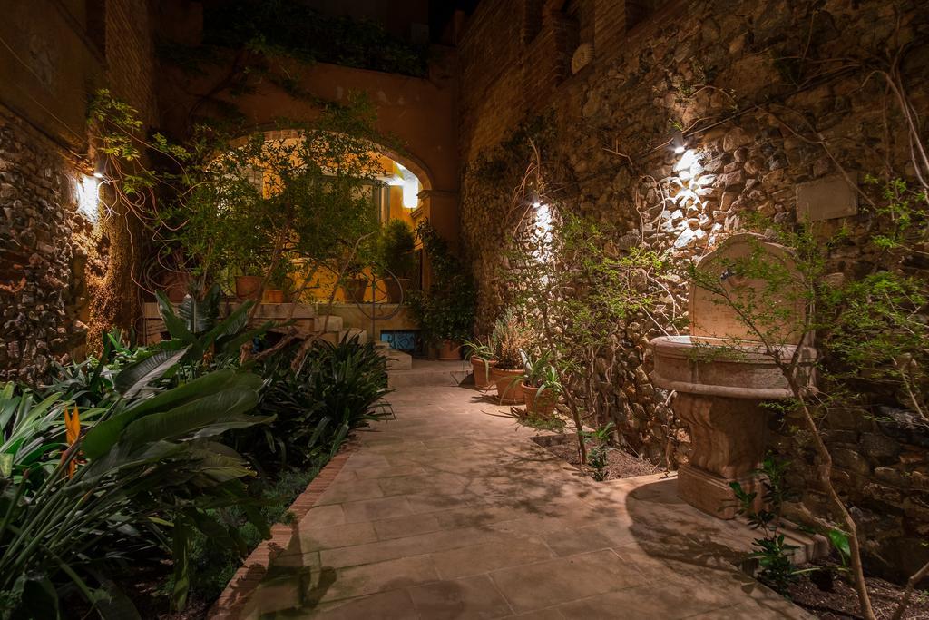 Apartaments Suites Sant Jordi Montbrio del Camp Ngoại thất bức ảnh