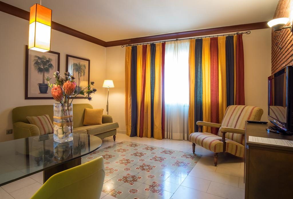 Apartaments Suites Sant Jordi Montbrio del Camp Ngoại thất bức ảnh
