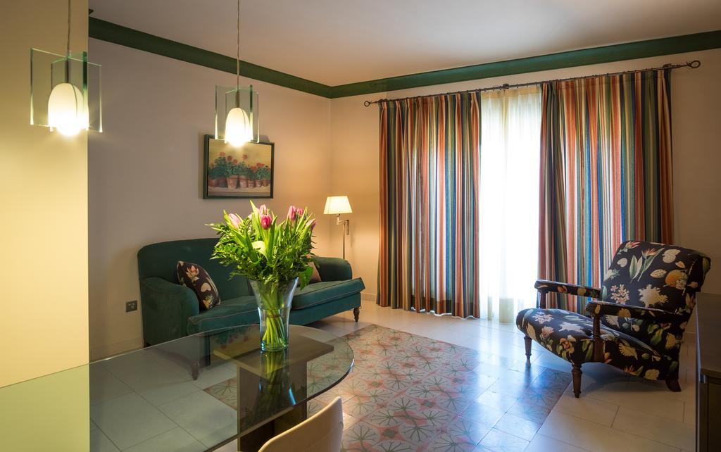 Apartaments Suites Sant Jordi Montbrio del Camp Ngoại thất bức ảnh