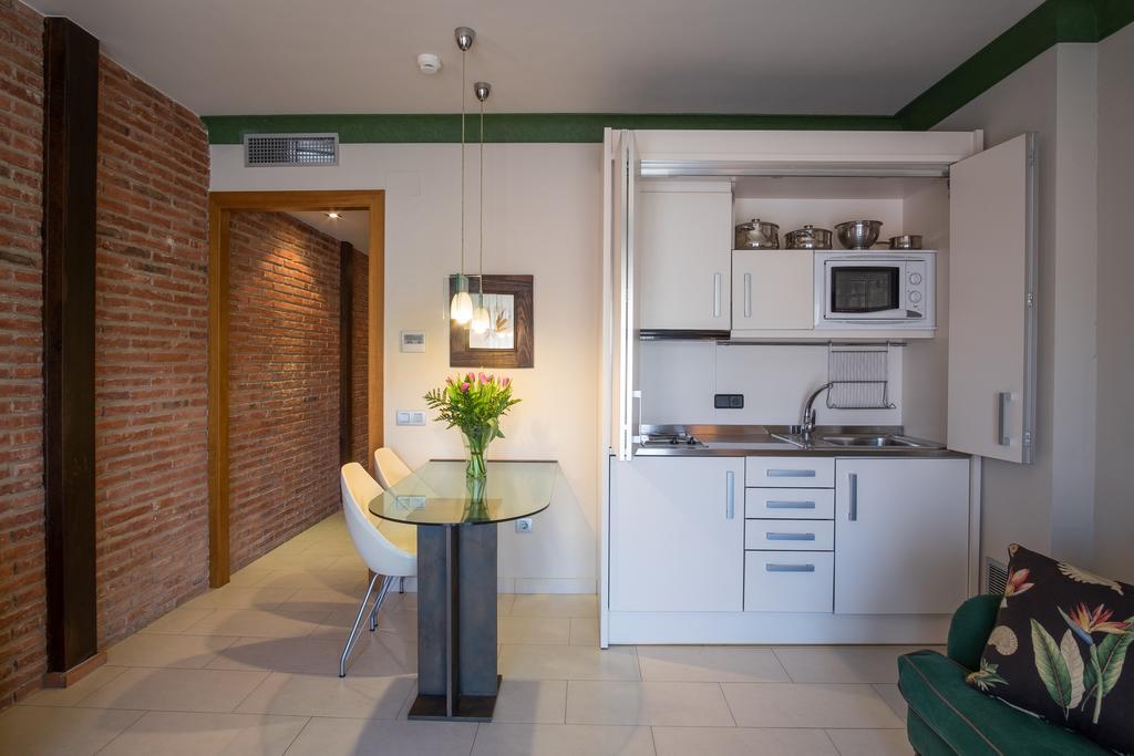 Apartaments Suites Sant Jordi Montbrio del Camp Ngoại thất bức ảnh
