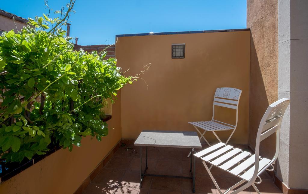 Apartaments Suites Sant Jordi Montbrio del Camp Ngoại thất bức ảnh