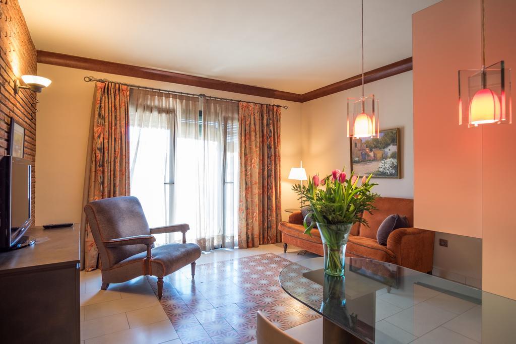 Apartaments Suites Sant Jordi Montbrio del Camp Ngoại thất bức ảnh