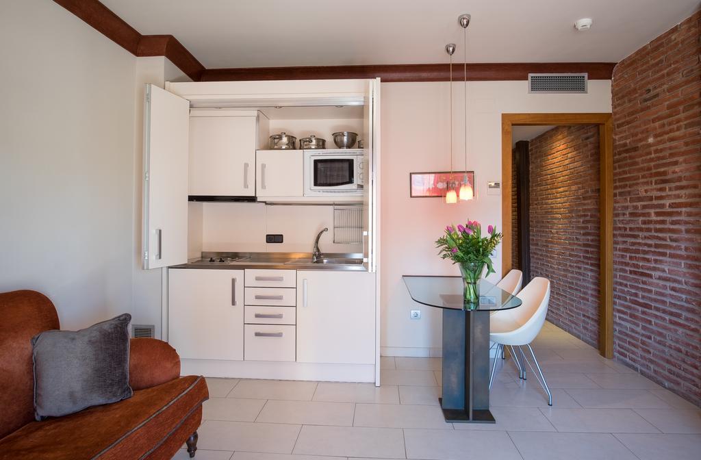Apartaments Suites Sant Jordi Montbrio del Camp Ngoại thất bức ảnh