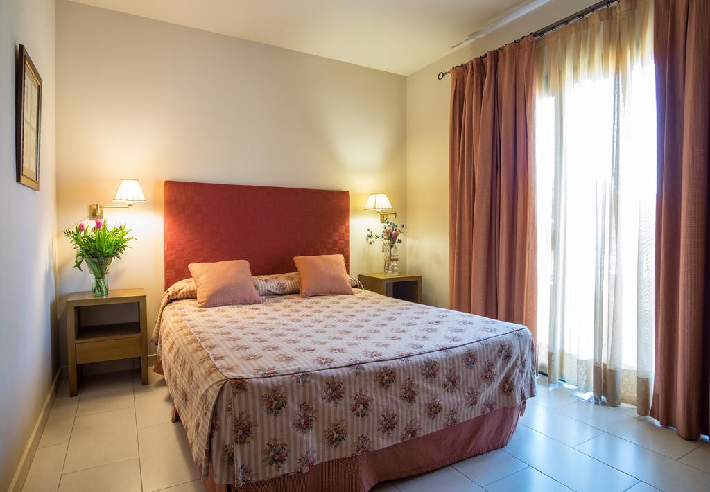 Apartaments Suites Sant Jordi Montbrio del Camp Ngoại thất bức ảnh