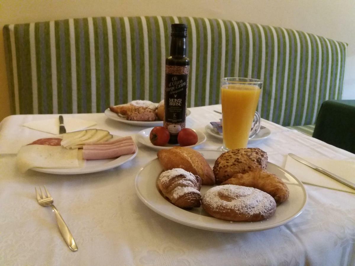 Apartaments Suites Sant Jordi Montbrio del Camp Ngoại thất bức ảnh